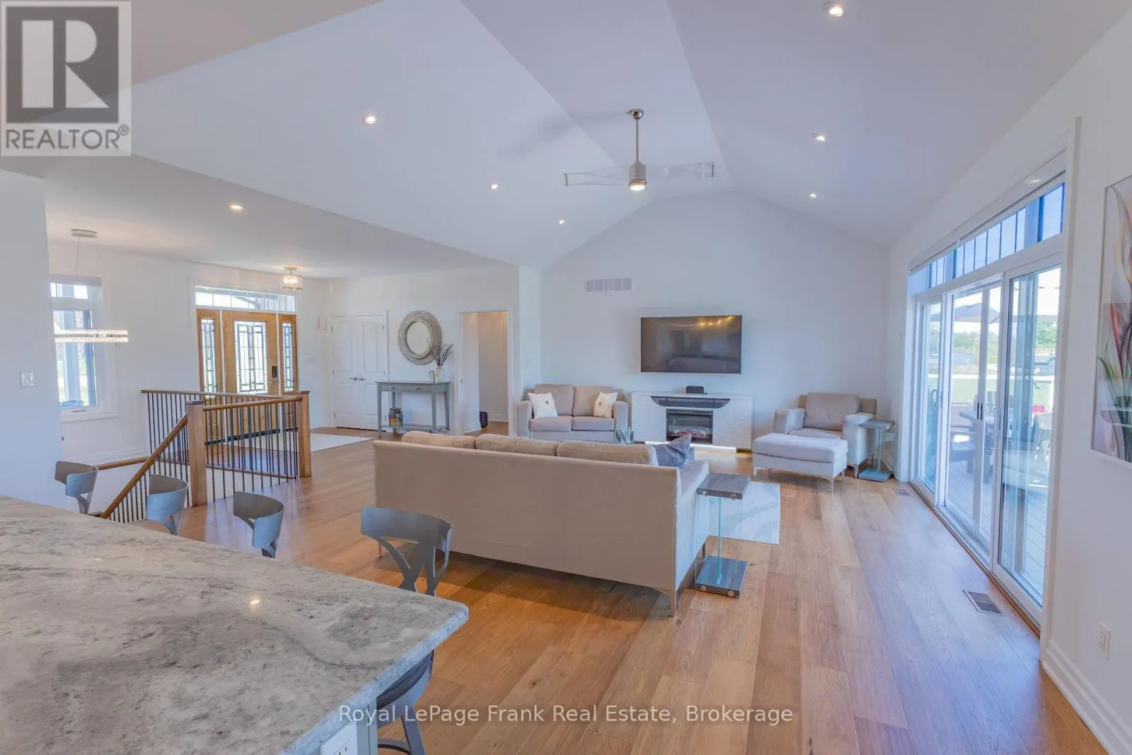 43 LAKEVIEW CRESCENT
