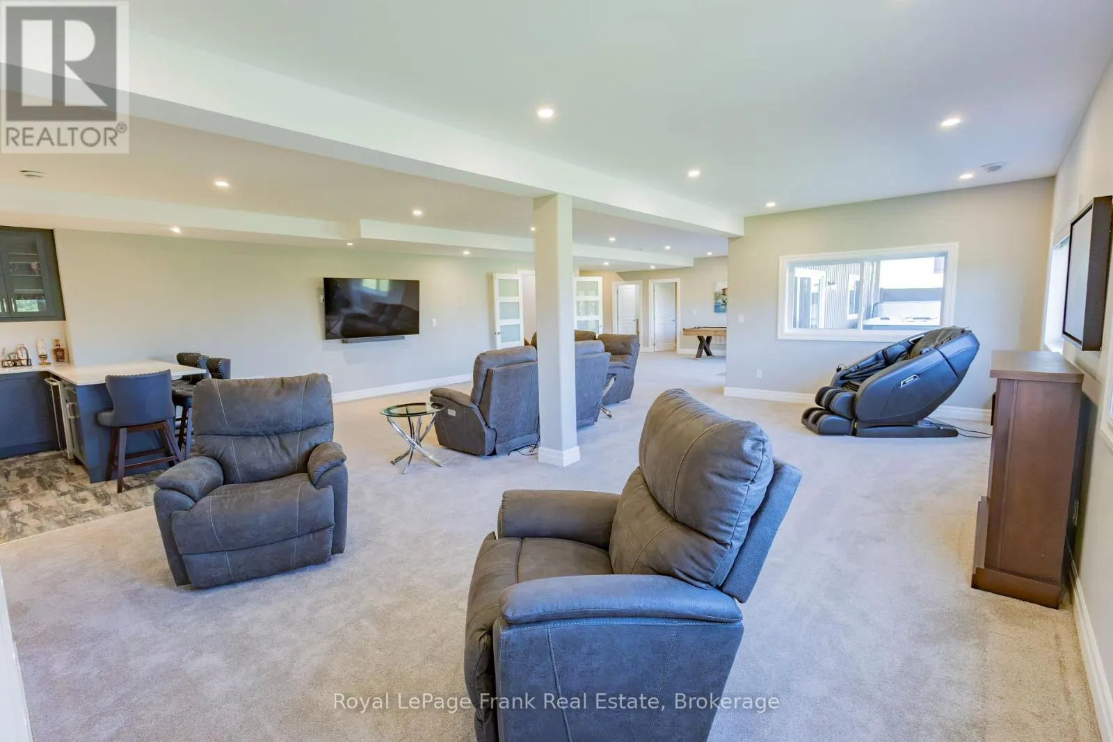 43 LAKEVIEW CRESCENT