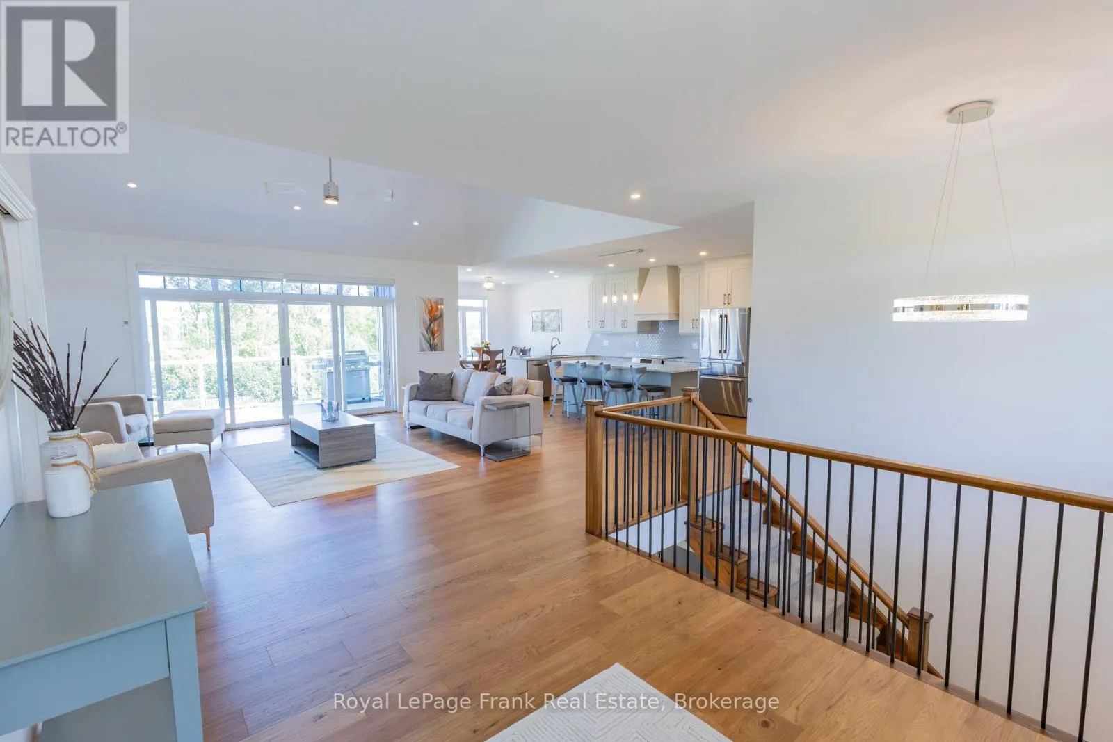 43 LAKEVIEW CRESCENT