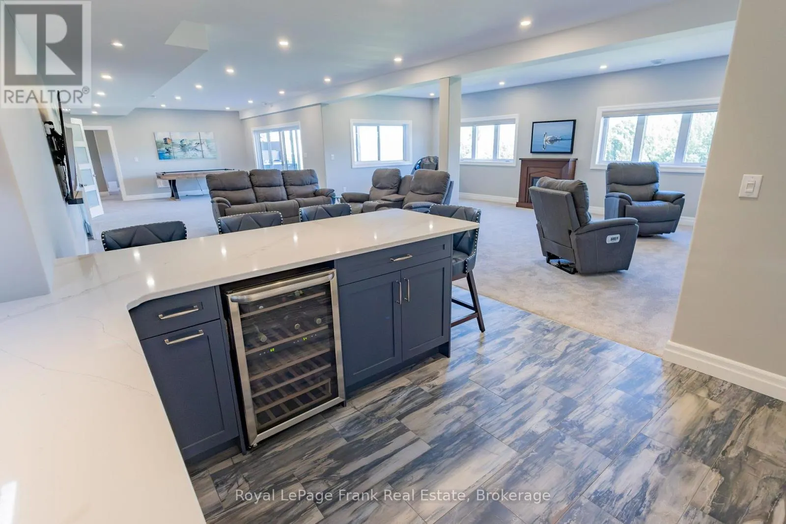 43 LAKEVIEW CRESCENT