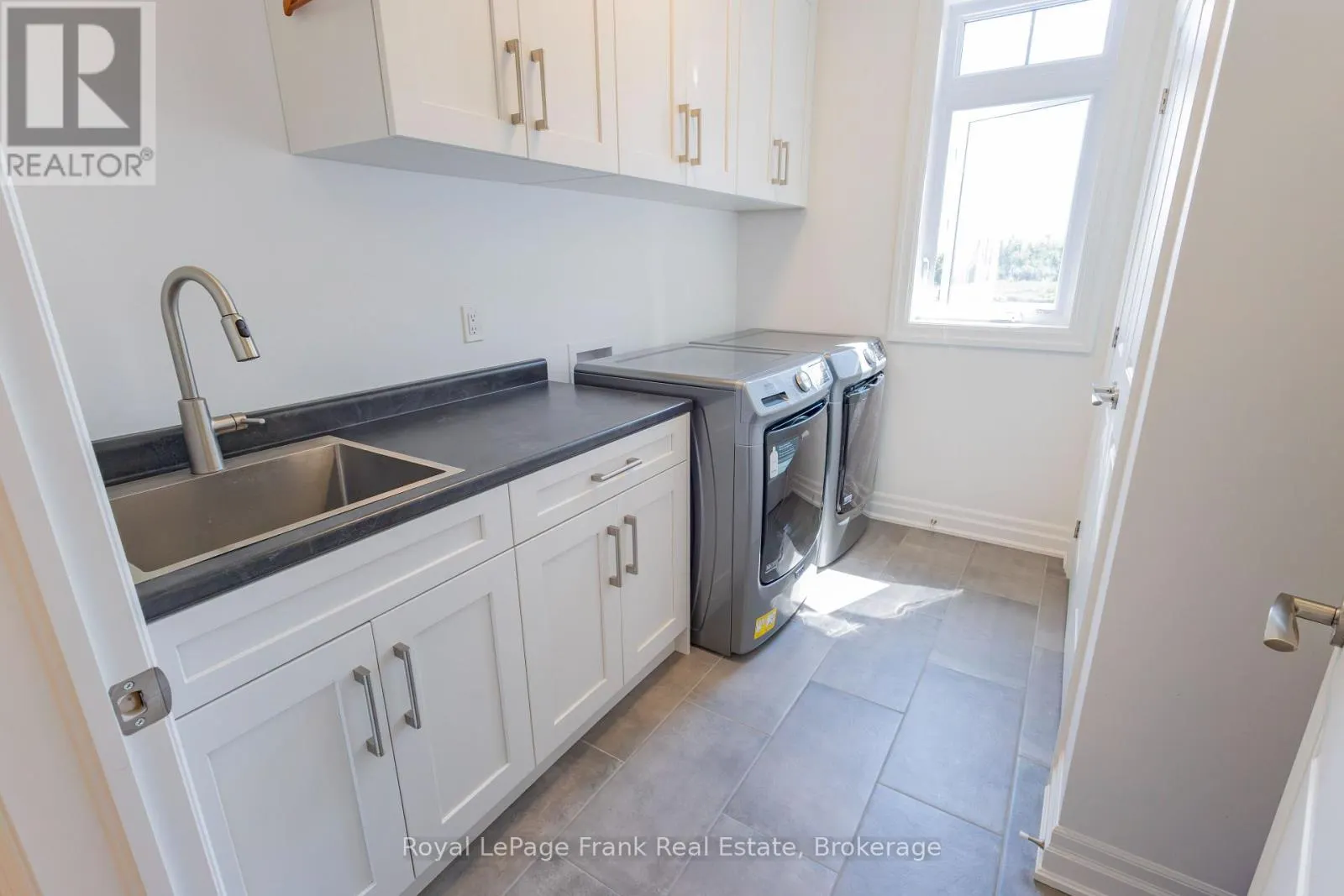 43 LAKEVIEW CRESCENT
