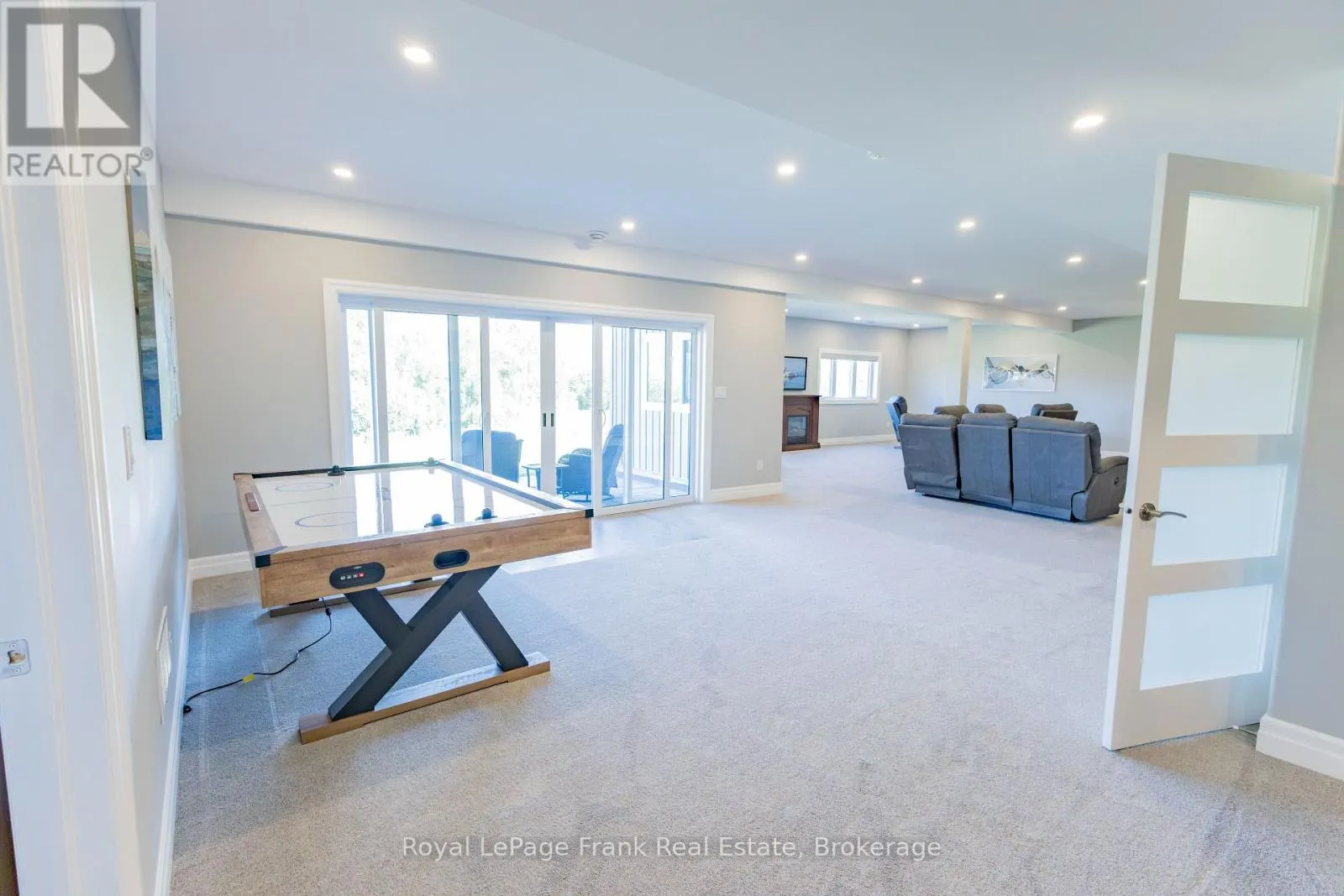 43 LAKEVIEW CRESCENT