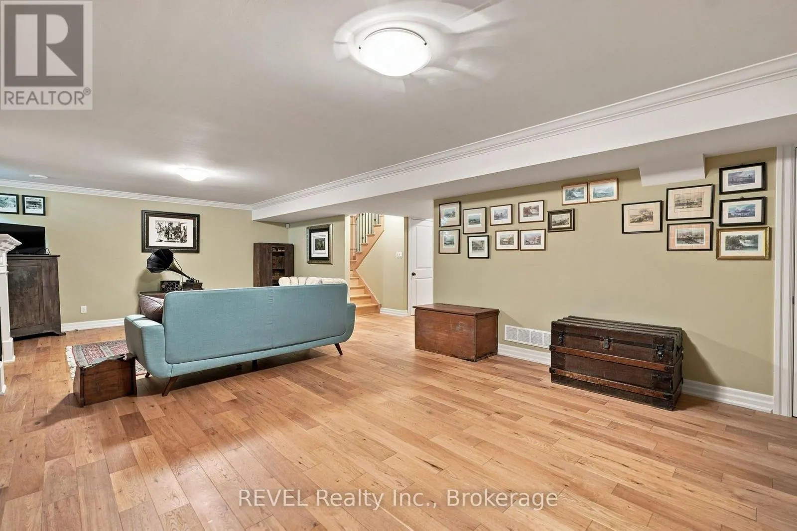 10 EVERGREEN LANE