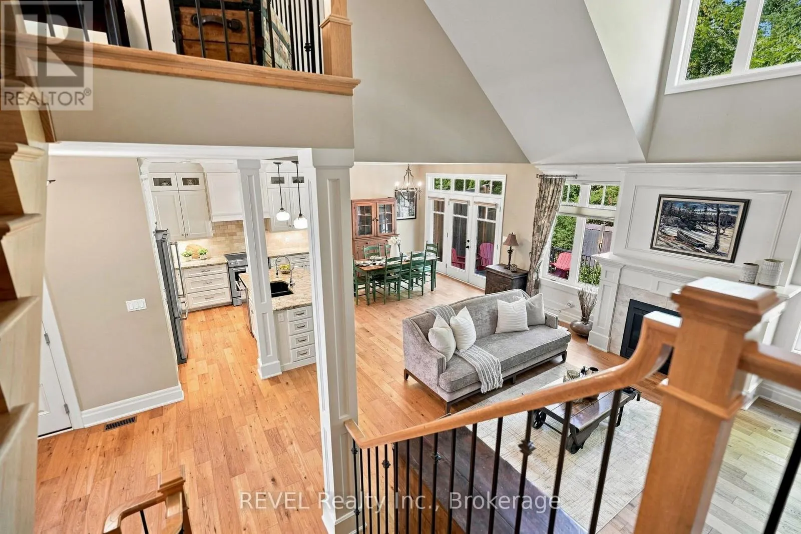 10 EVERGREEN LANE