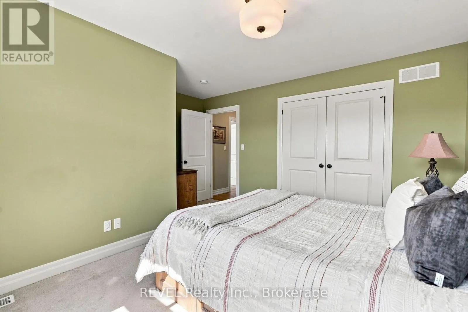 10 EVERGREEN LANE