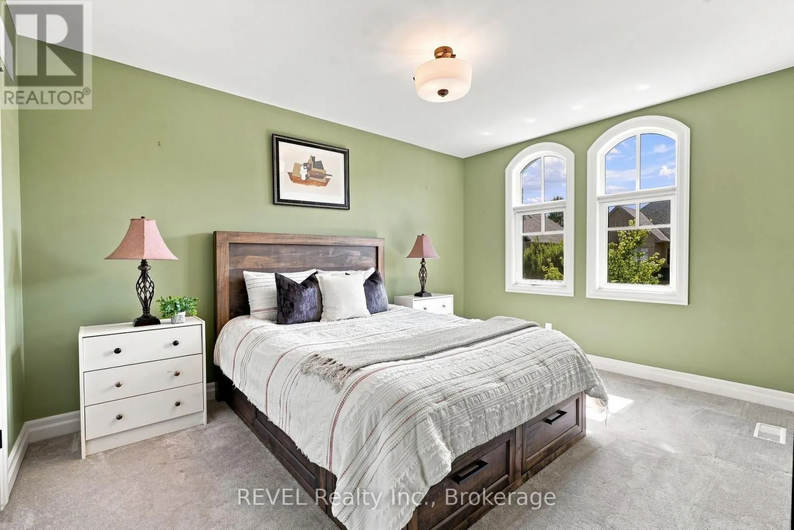 10 EVERGREEN LANE