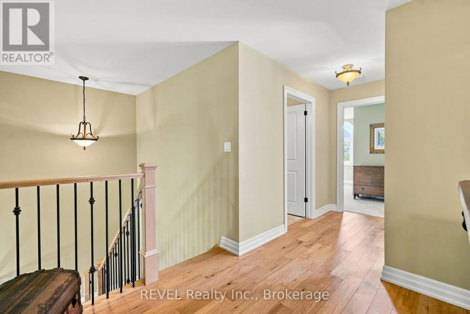 10 EVERGREEN LANE