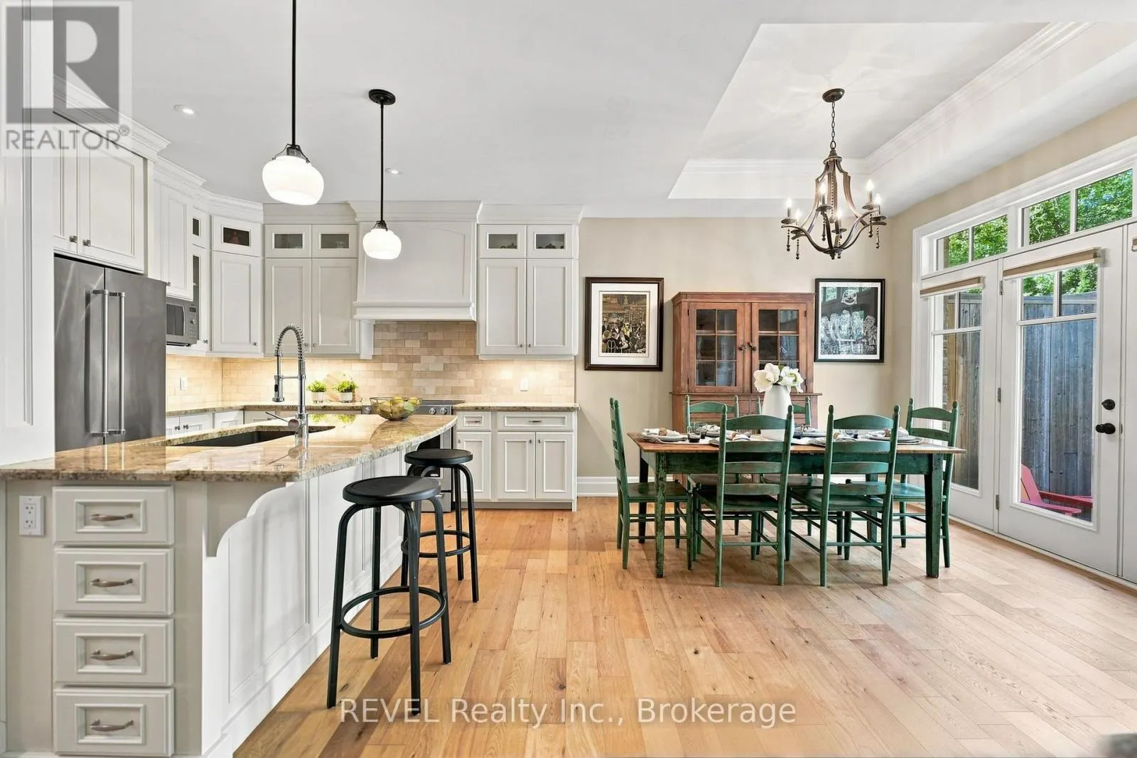 10 EVERGREEN LANE