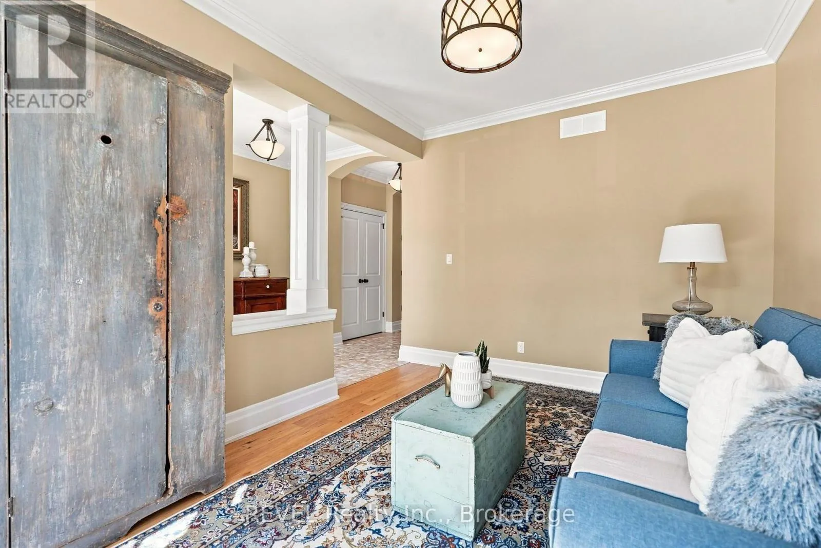10 EVERGREEN LANE