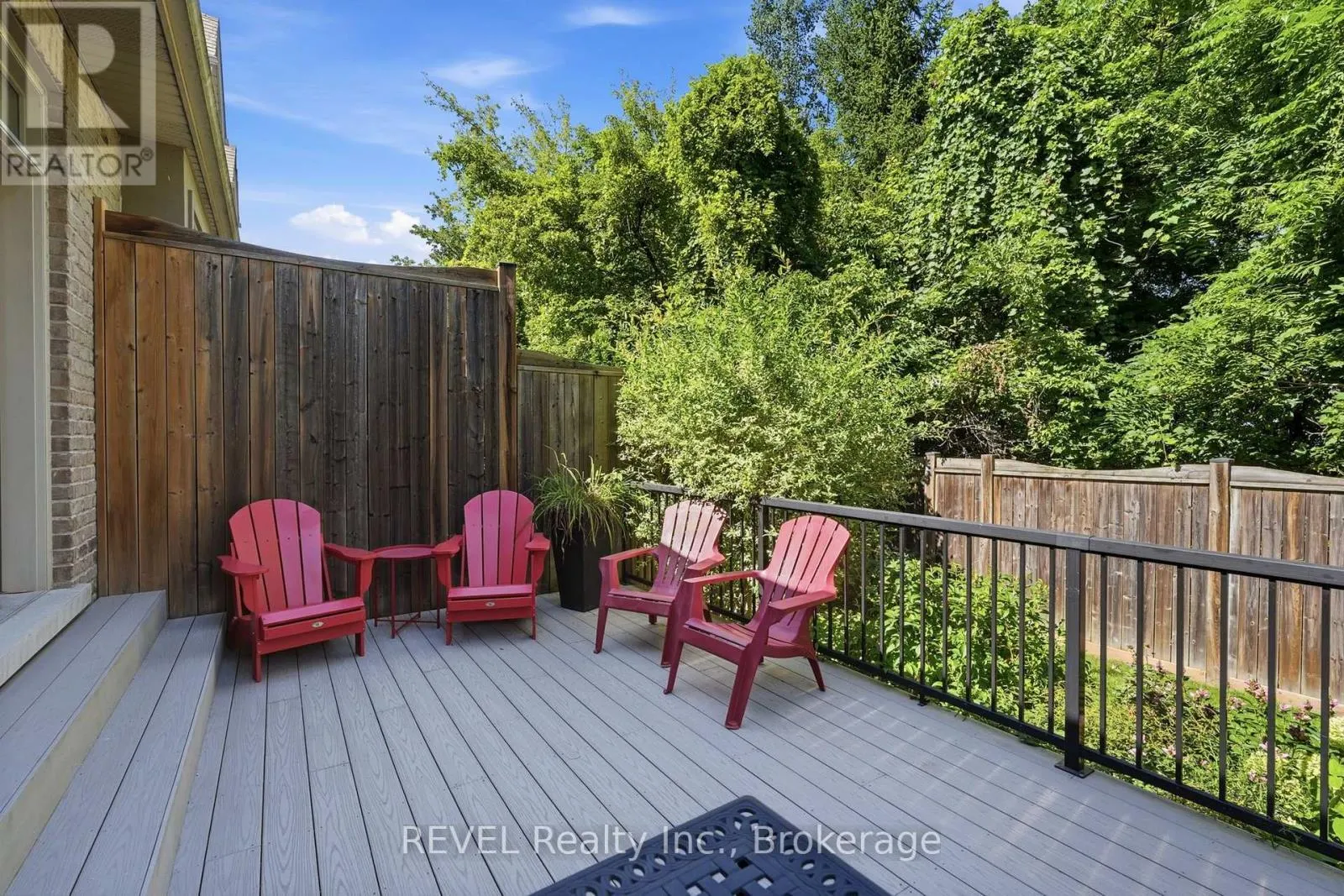 10 EVERGREEN LANE