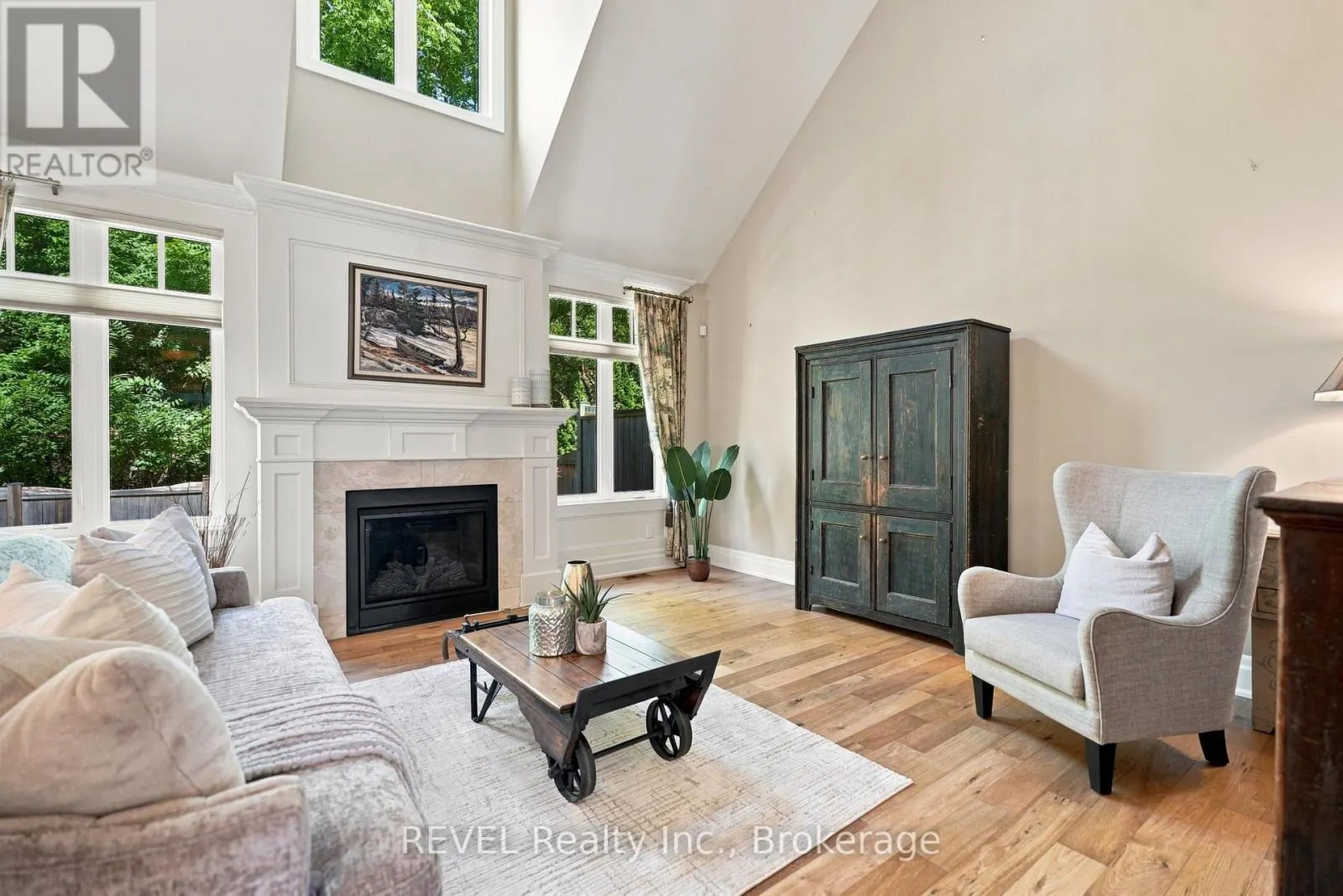 10 EVERGREEN LANE