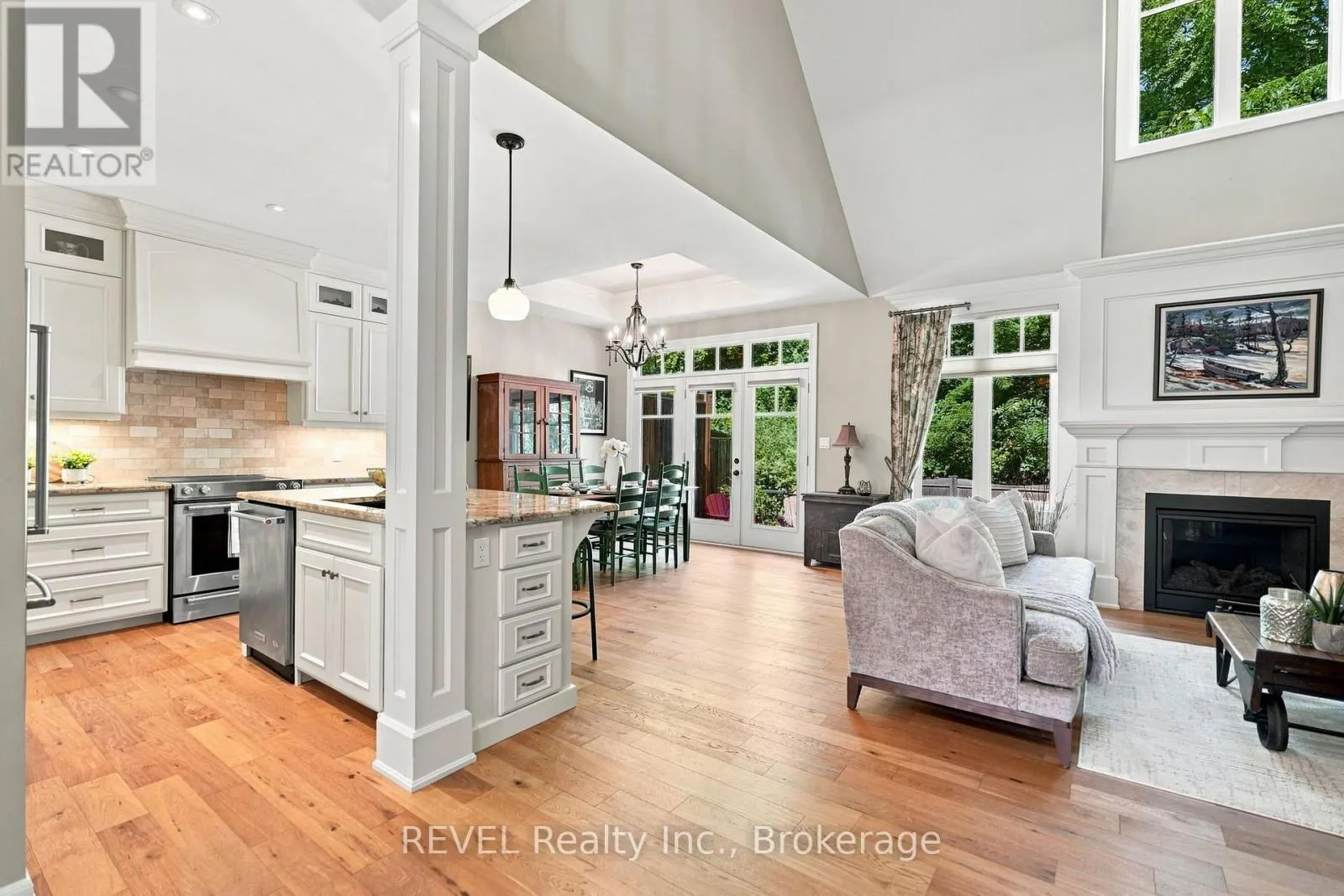 10 EVERGREEN LANE