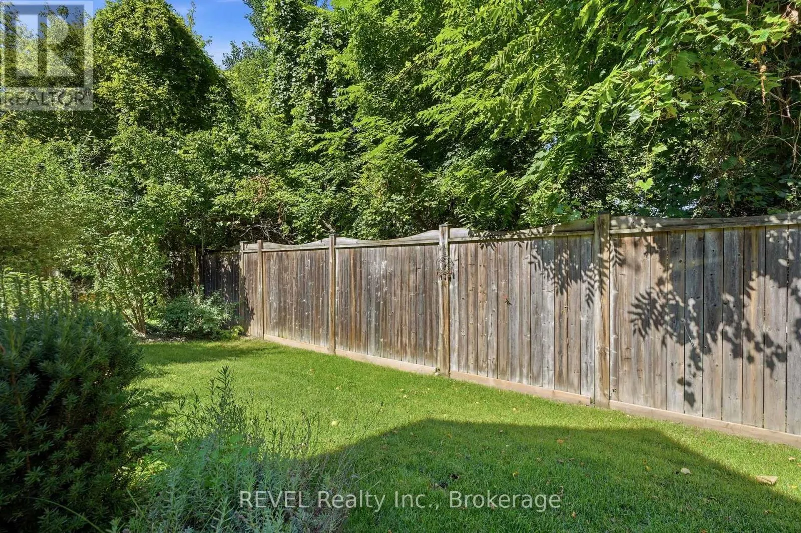 10 EVERGREEN LANE