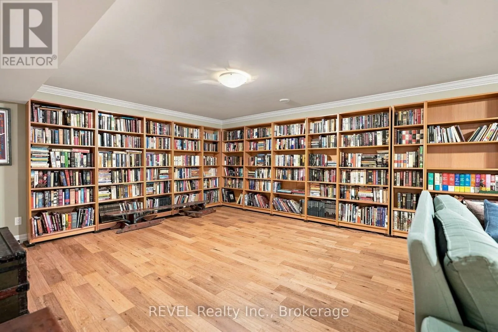 10 EVERGREEN LANE