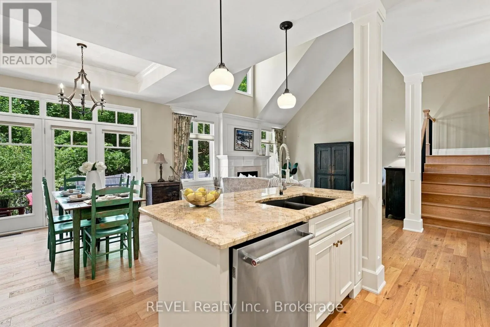 10 EVERGREEN LANE