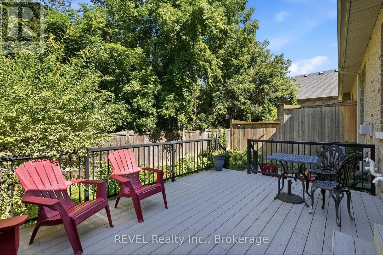 10 EVERGREEN LANE