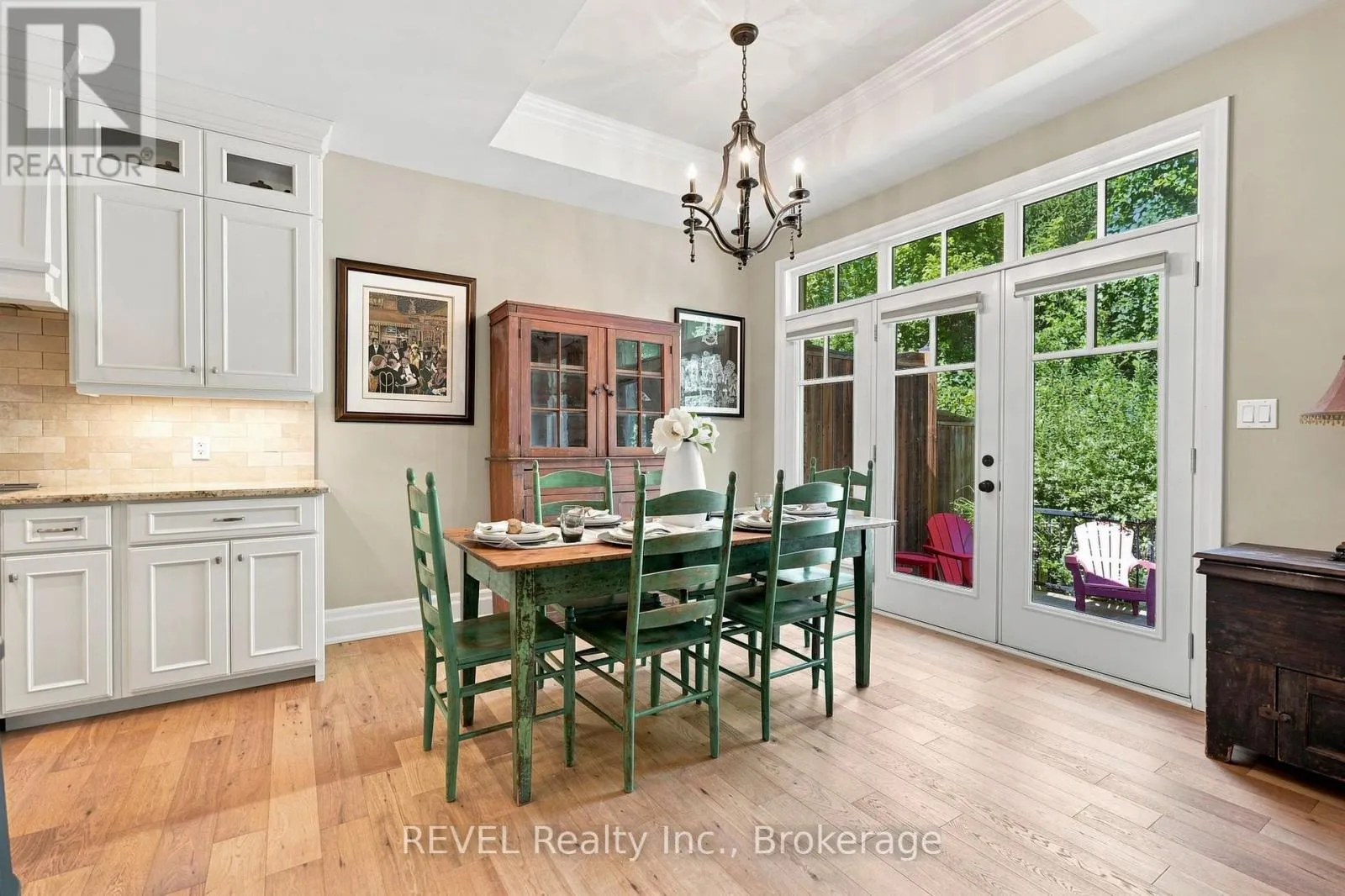 10 EVERGREEN LANE