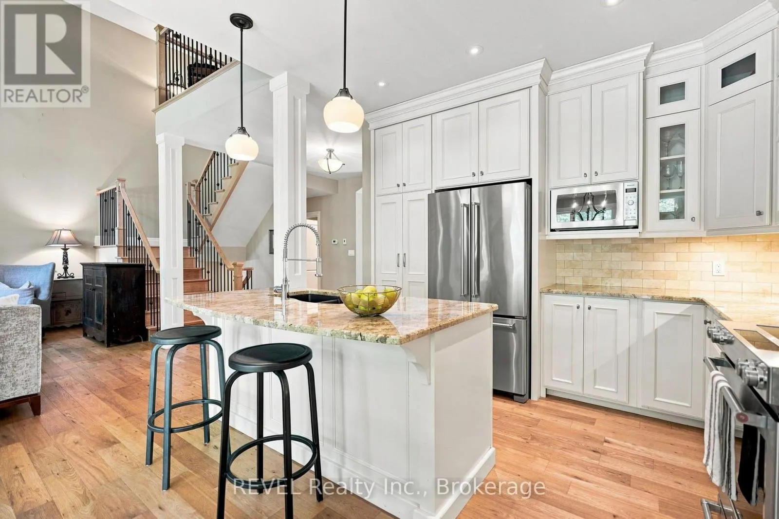 10 EVERGREEN LANE
