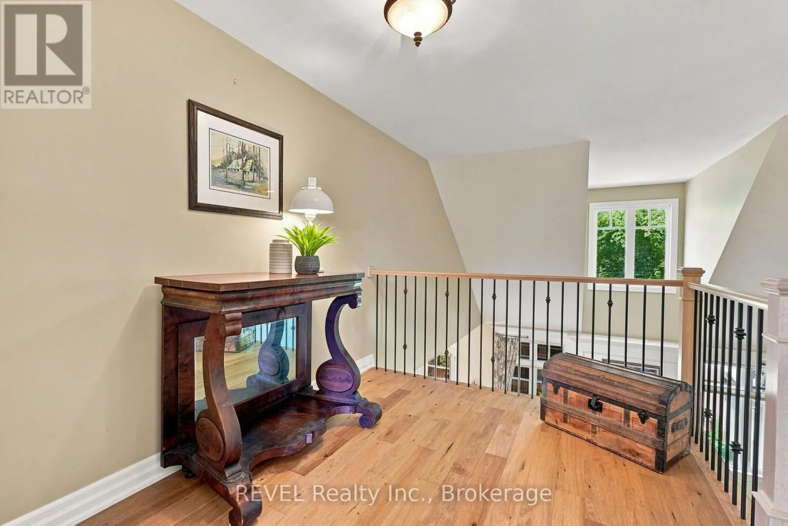 10 EVERGREEN LANE