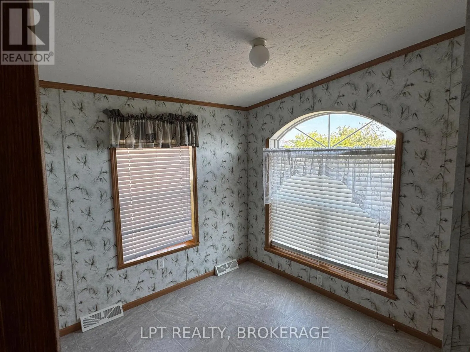 5 - 152 CONCESSION ROAD 11 W ROAD #5