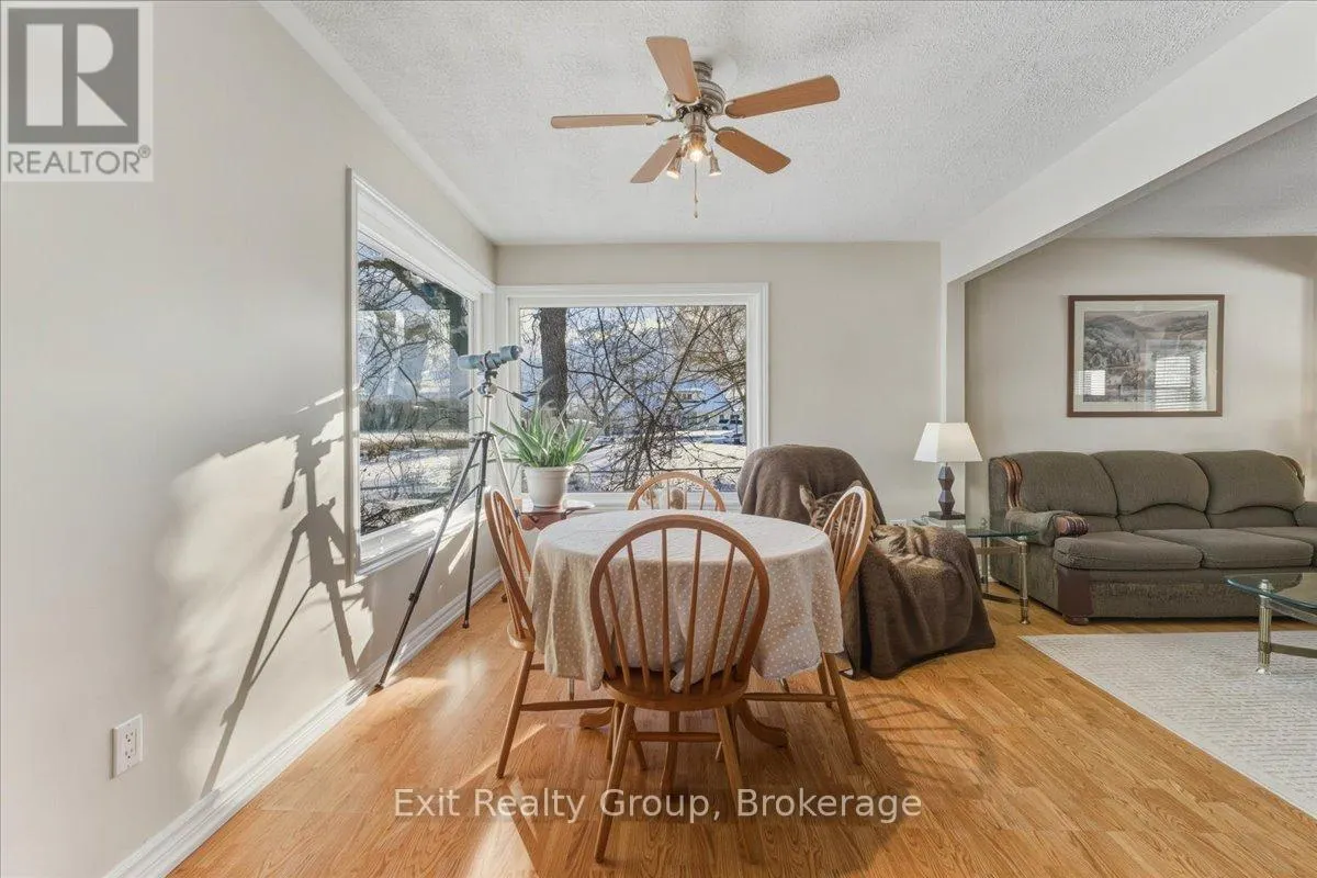 33 WILLOW POINT ROAD