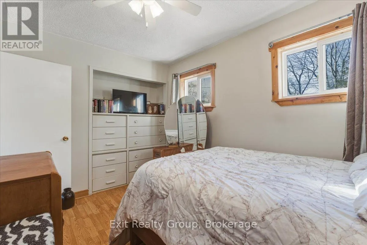 33 WILLOW POINT ROAD