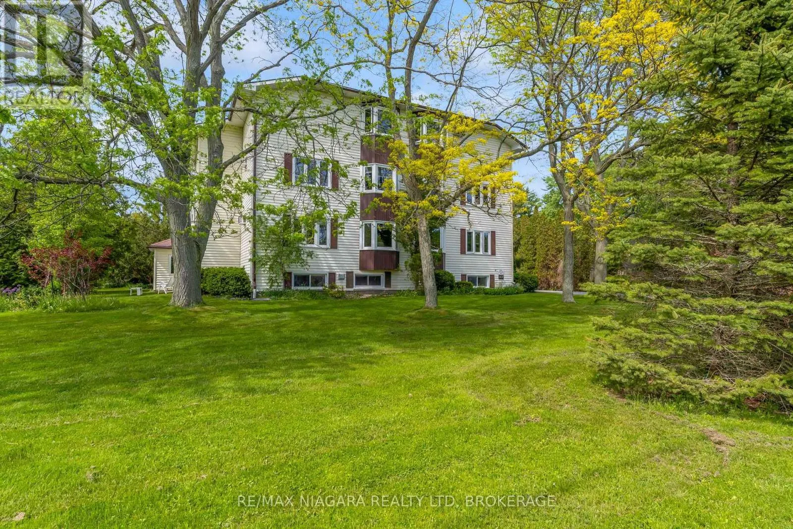 2-3 - 833 FOSS ROAD #2-3