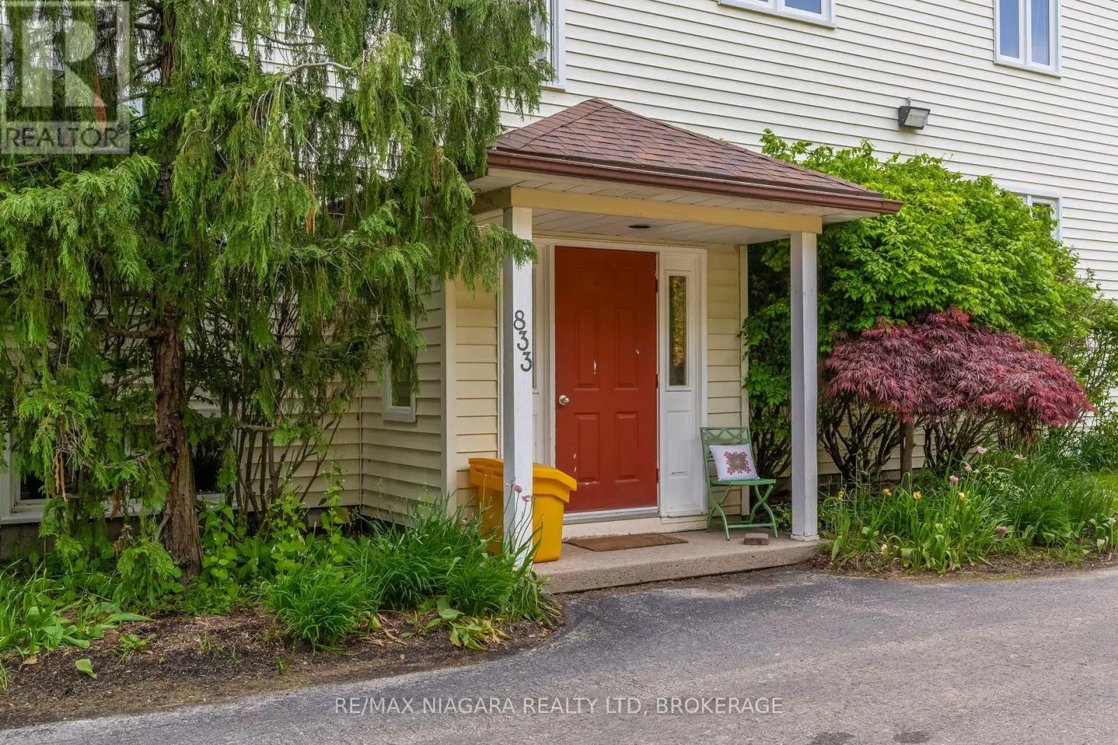 2-3 - 833 FOSS ROAD #2-3