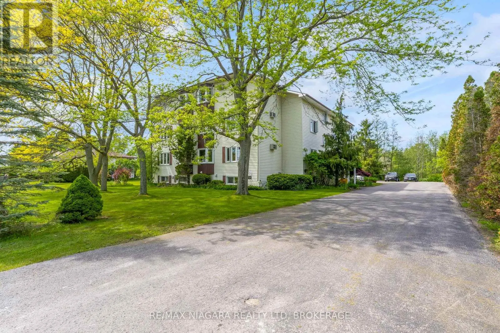 2-3 - 833 FOSS ROAD #2-3