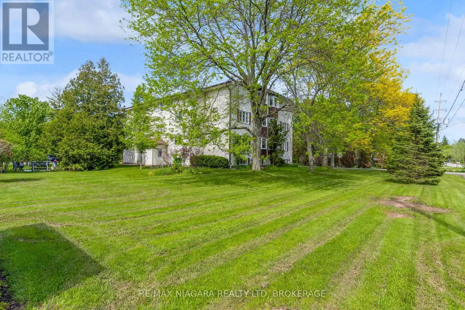 2-3 - 833 FOSS ROAD #2-3