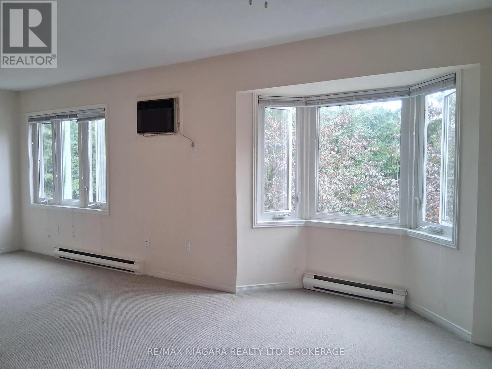 2-3 - 833 FOSS ROAD #2-3