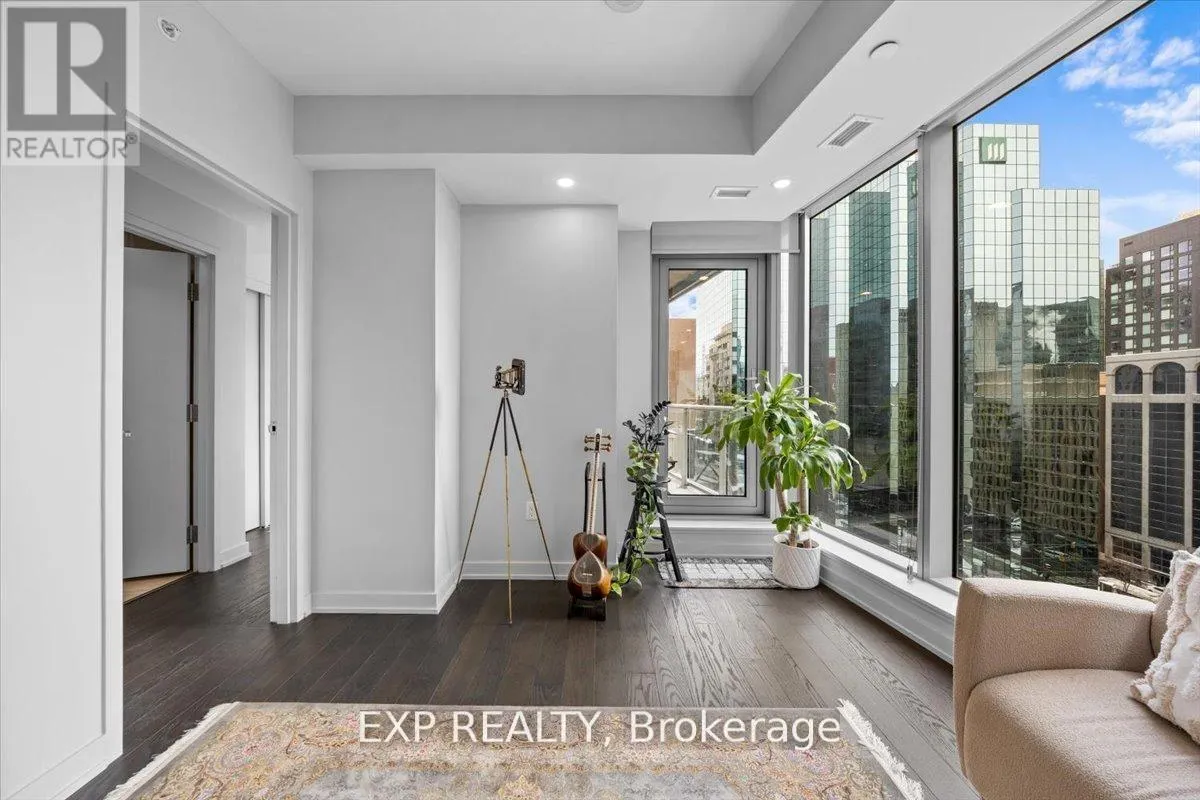 910 - 101 QUEEN STREET