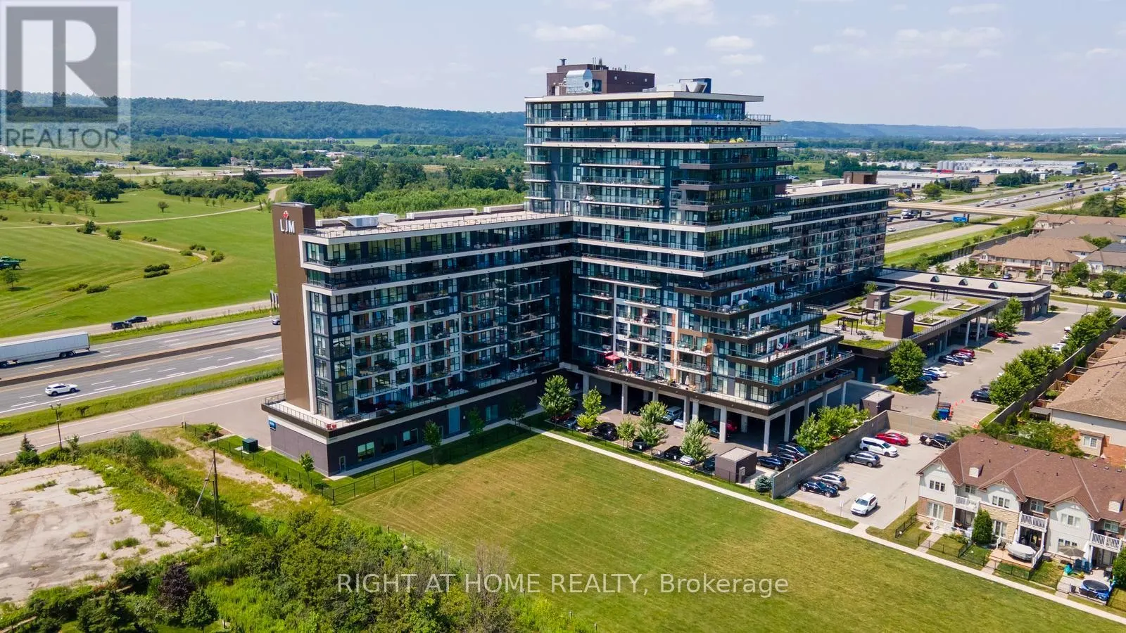 319 - 550 NORTH SERVICE ROAD