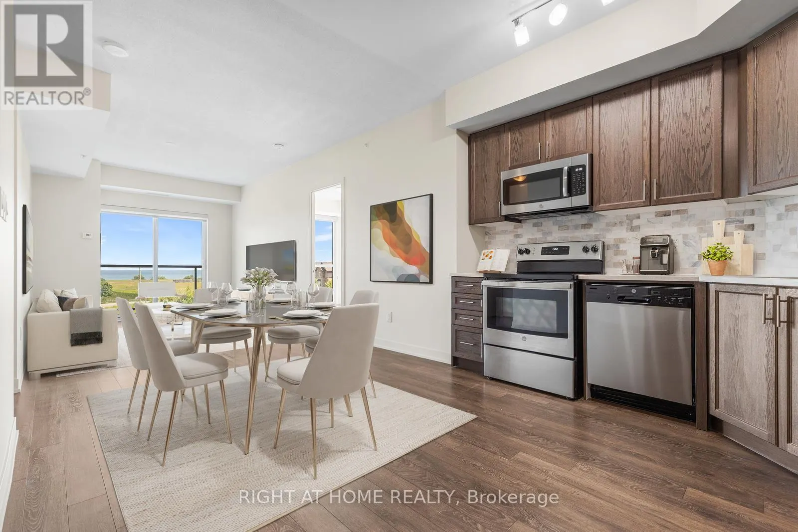 319 - 550 NORTH SERVICE ROAD