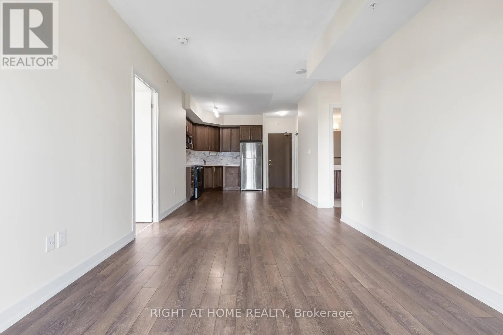 319 - 550 NORTH SERVICE ROAD