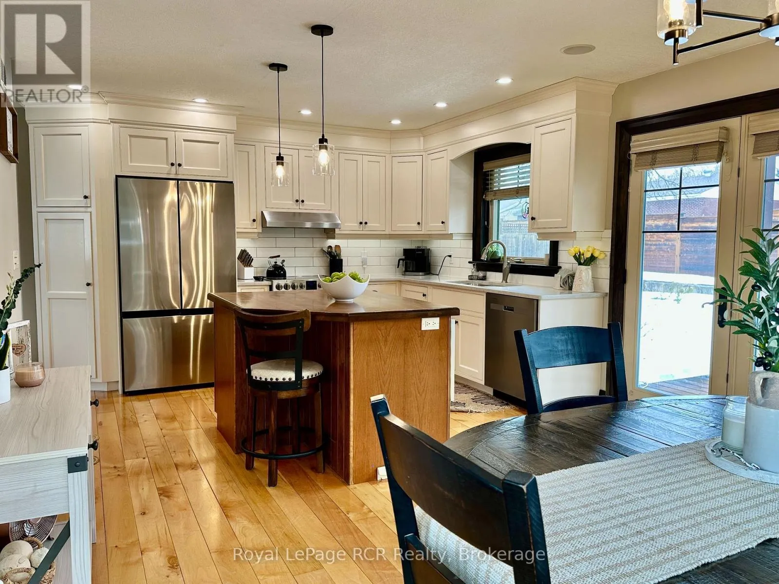 241 4TH STREET CRESCENT