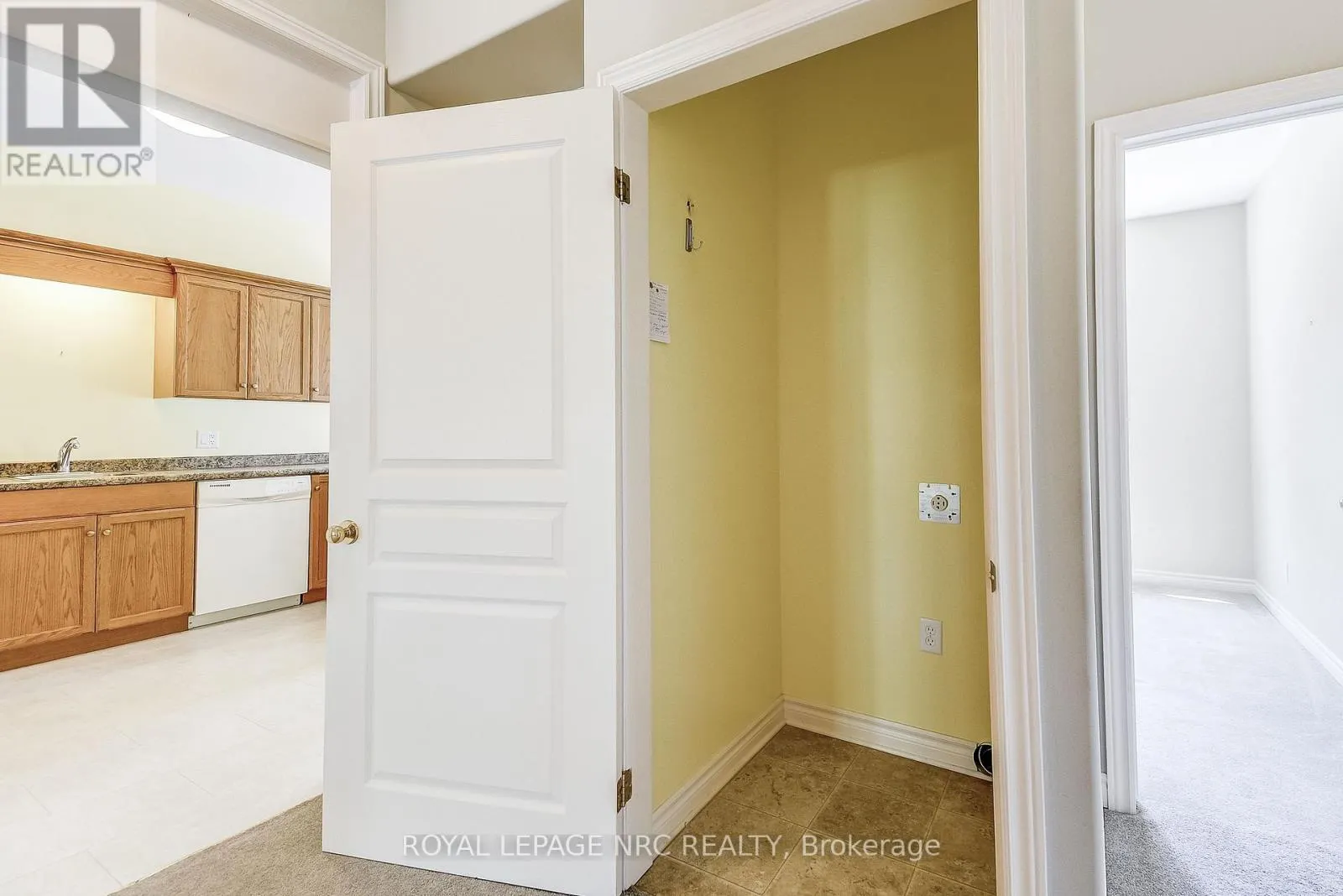 12 - 92 LORETTA DRIVE #12
