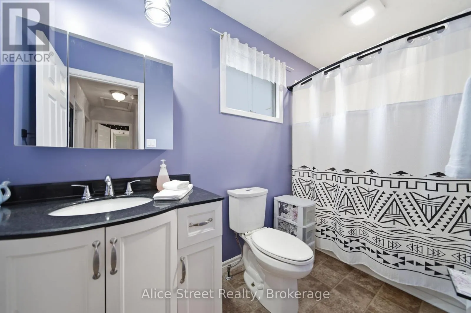 5 GLENBROOK DRIVE