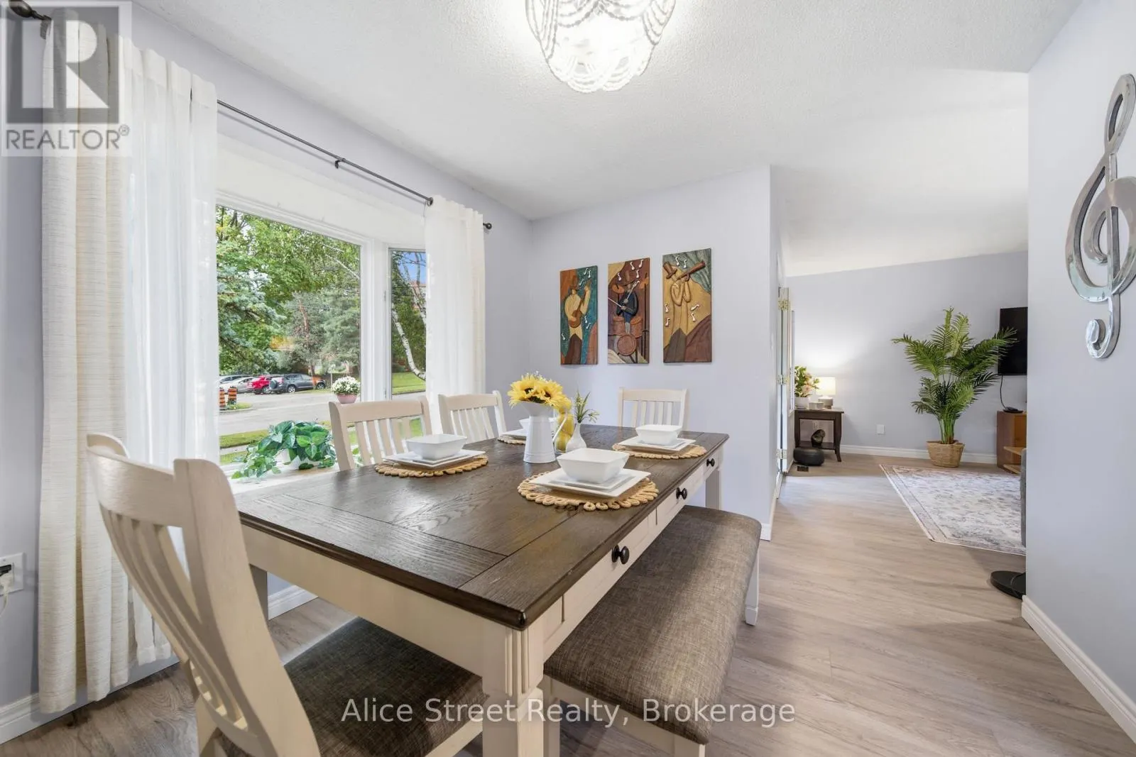 5 GLENBROOK DRIVE