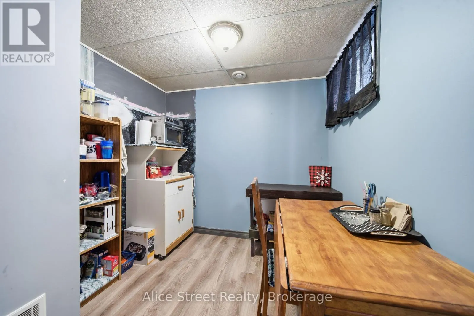 5 GLENBROOK DRIVE