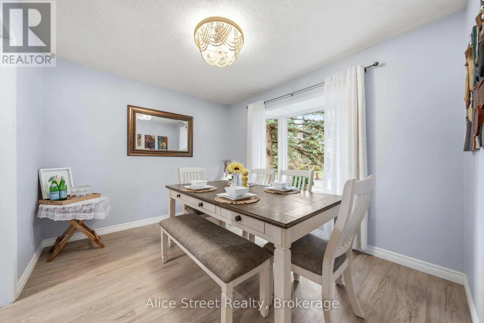 5 GLENBROOK DRIVE