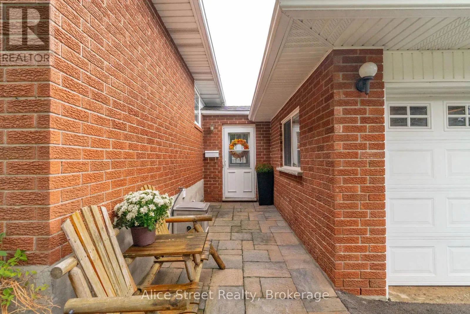 5 GLENBROOK DRIVE