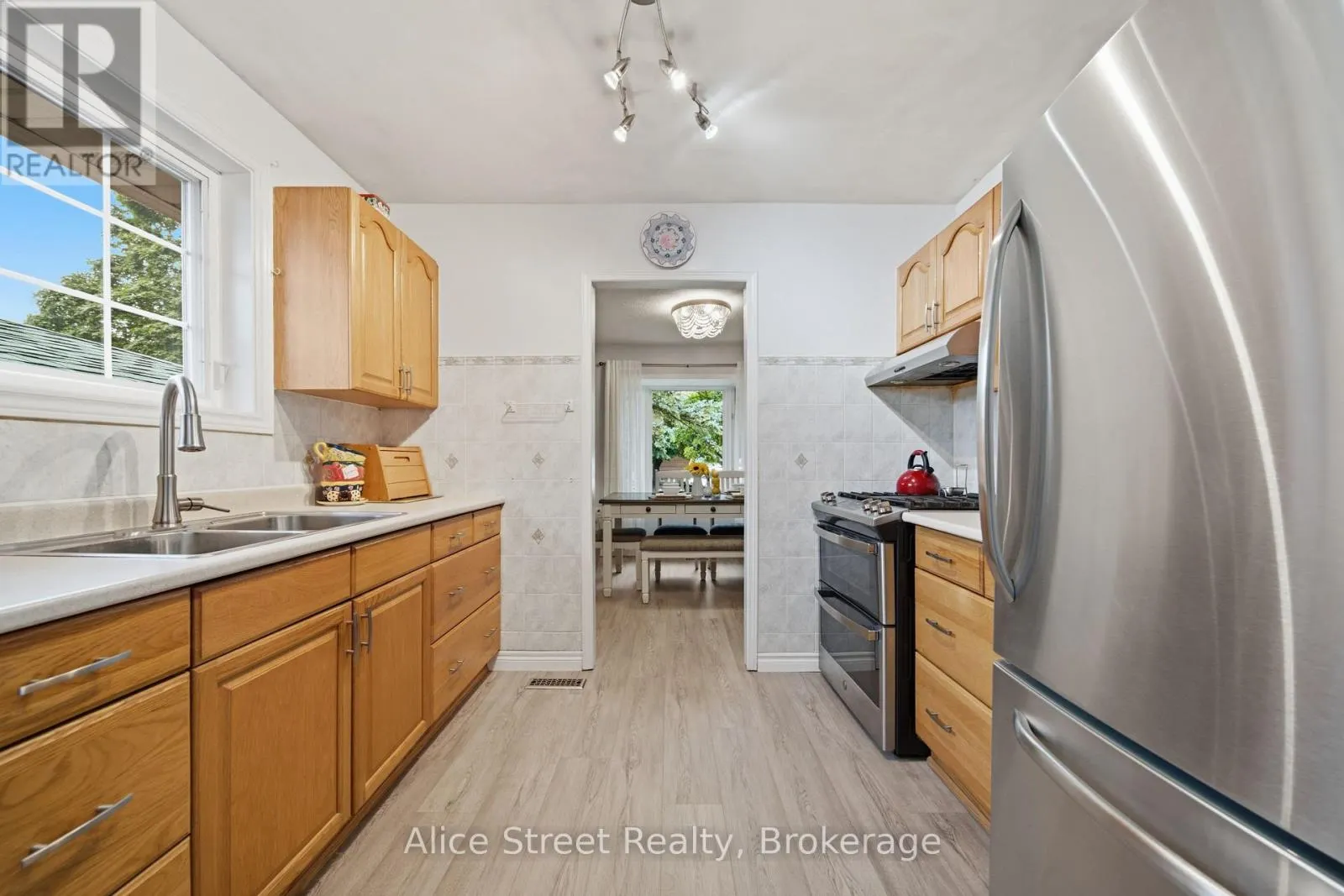 5 GLENBROOK DRIVE