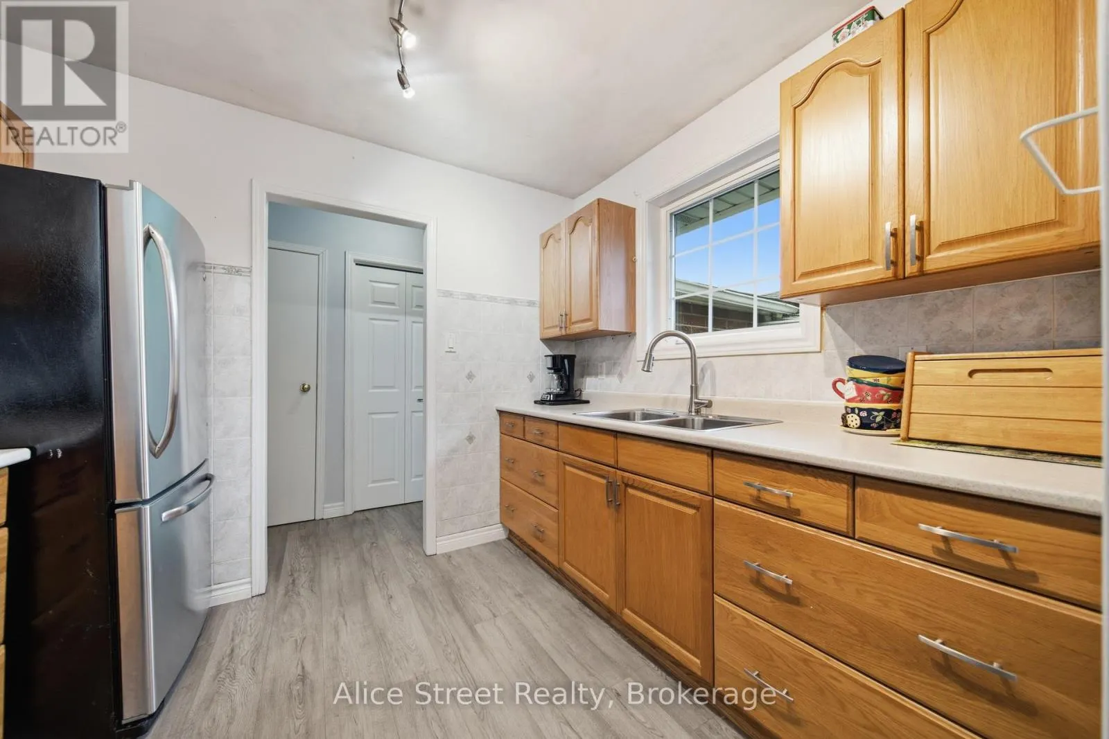 5 GLENBROOK DRIVE