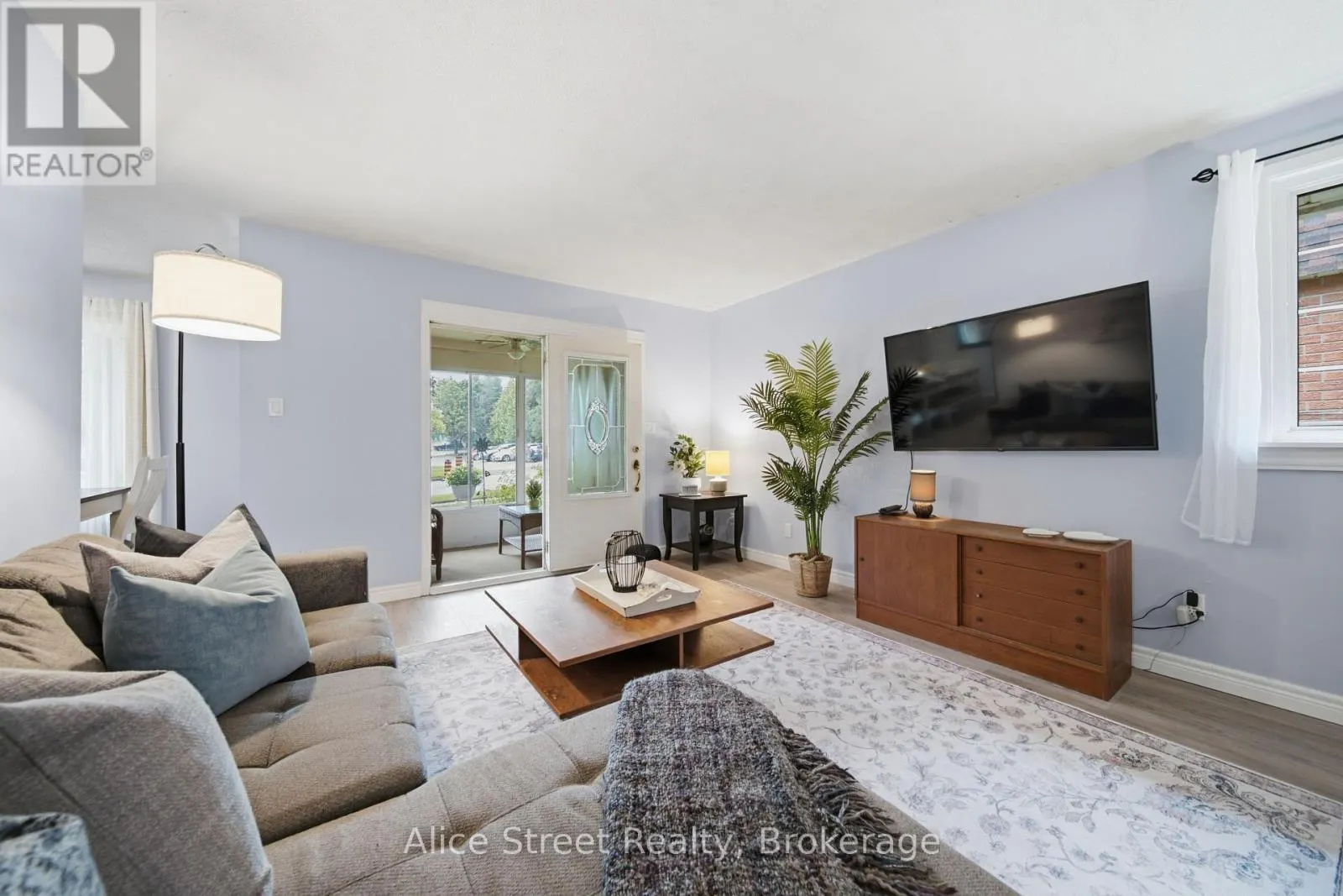 5 GLENBROOK DRIVE