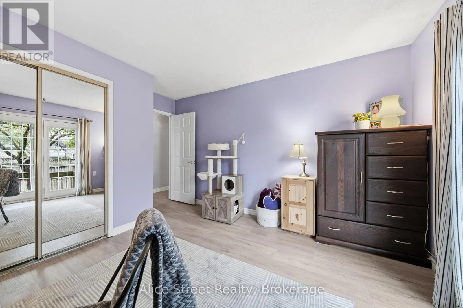 5 GLENBROOK DRIVE