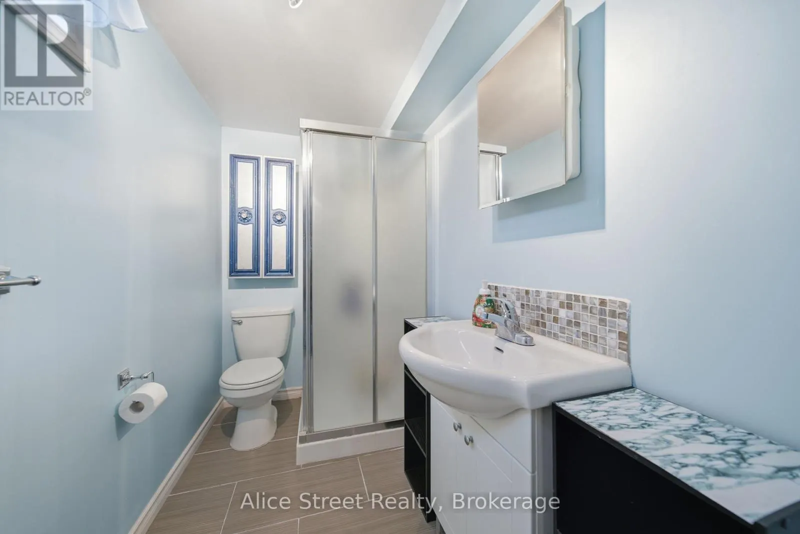 5 GLENBROOK DRIVE