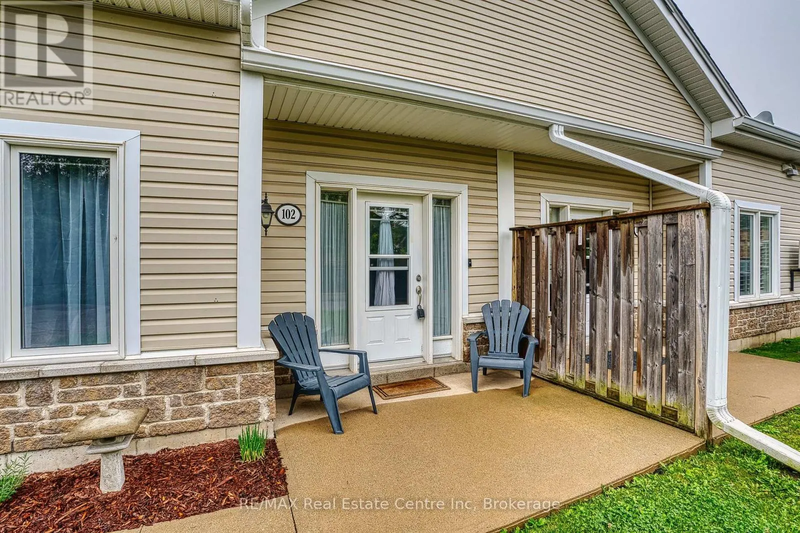 102 - 760 WOODHILL DRIVE #102