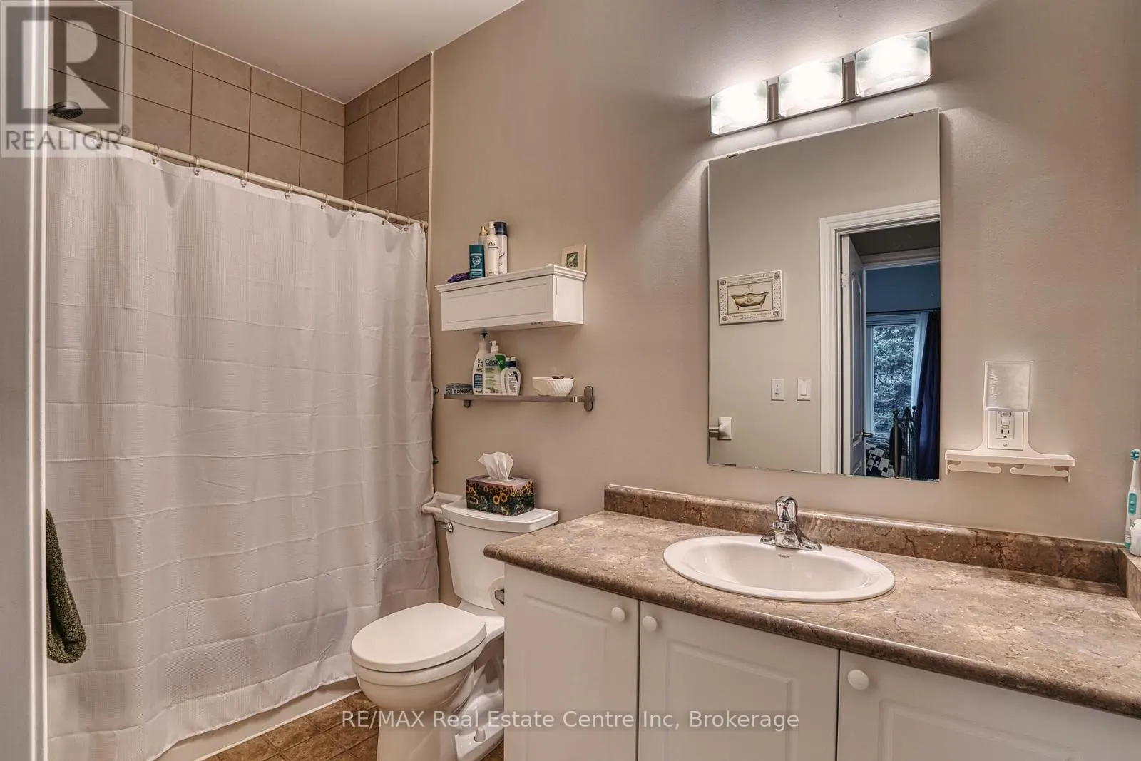 102 - 760 WOODHILL DRIVE #102