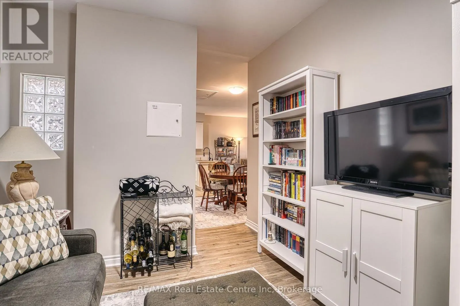 102 - 760 WOODHILL DRIVE #102